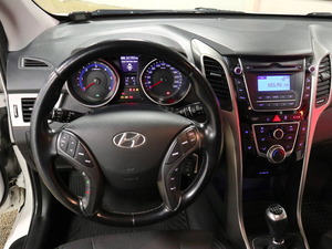 Hyundai i30 5d 1,6 CRDi 94kW 6MT ISG Comfort Business, vm. 2013, 242 tkm (10 / 28)