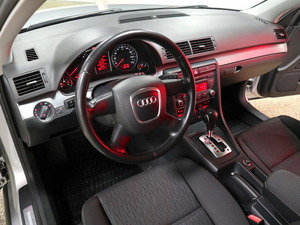 Audi A4 Sedan 2,0 TDI 103 kW multitronic-aut., vm. 2007, 166 tkm (7 / 22)