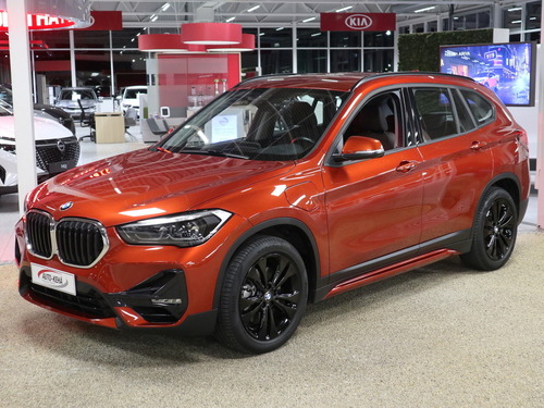 BMW X1 xDrive 25e Sport Line, vm. 2021, 29 tkm (1 / 26)